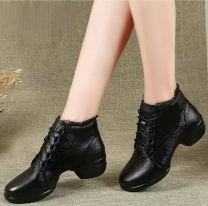 Soft calf leather shoes for artistic sport and walking leisure