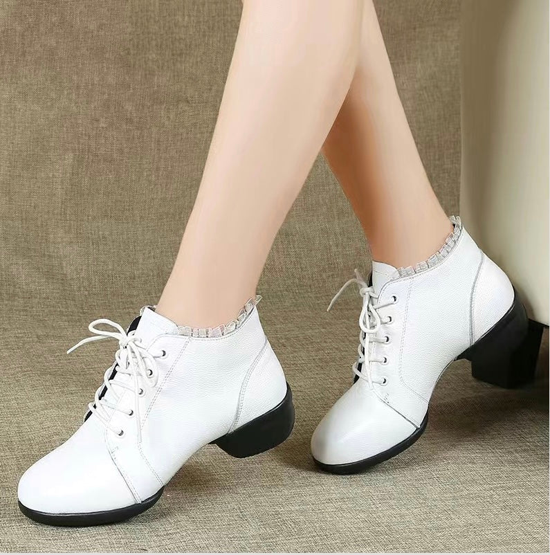 Soft calf leather shoes for artistic sport and walking leisure