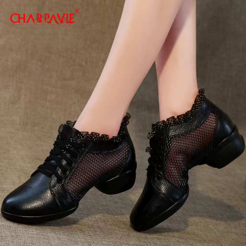 Soft calf leather shoes for artistic sport and walking leisure